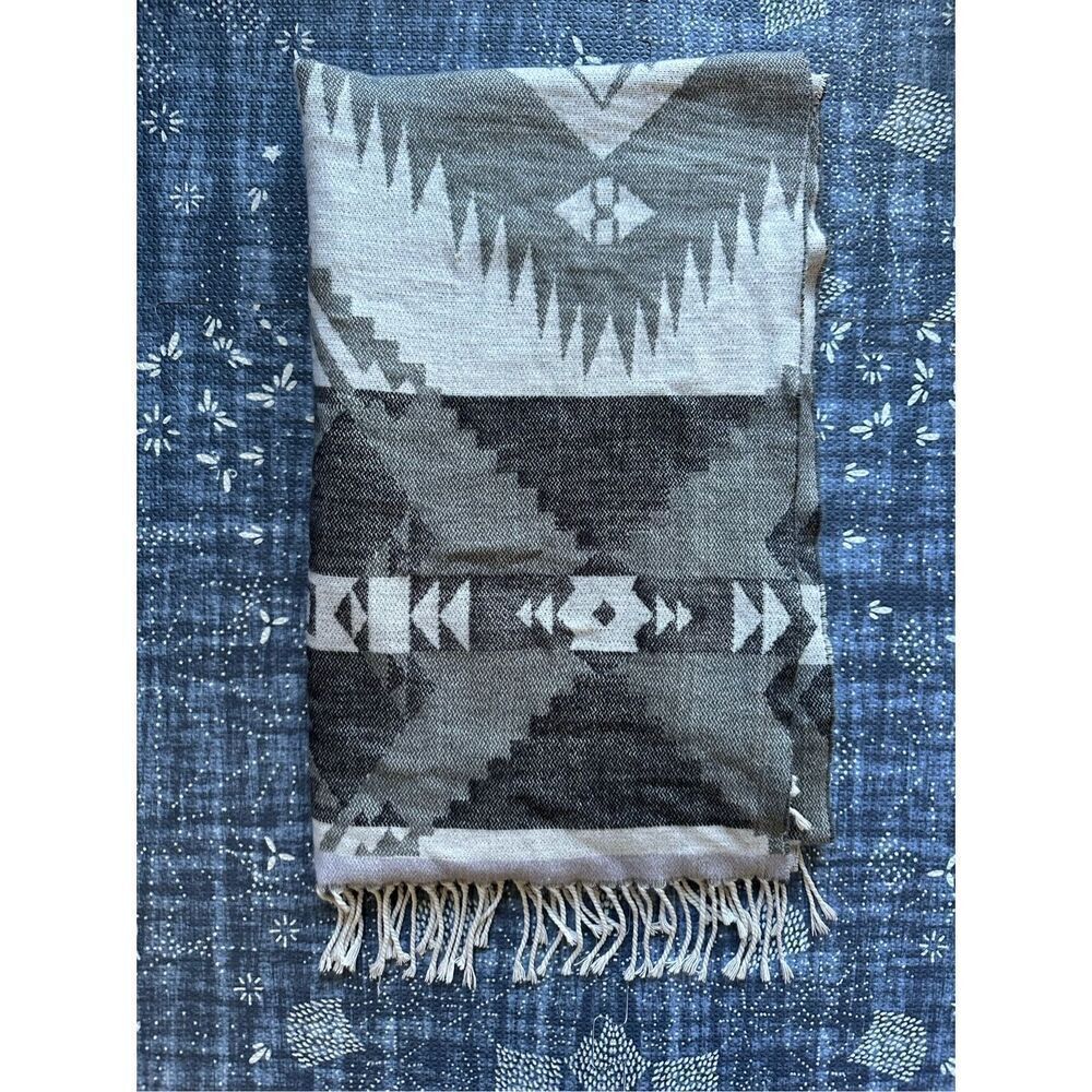 GAP Cozy Southwest Grey Fringe Large Scarf